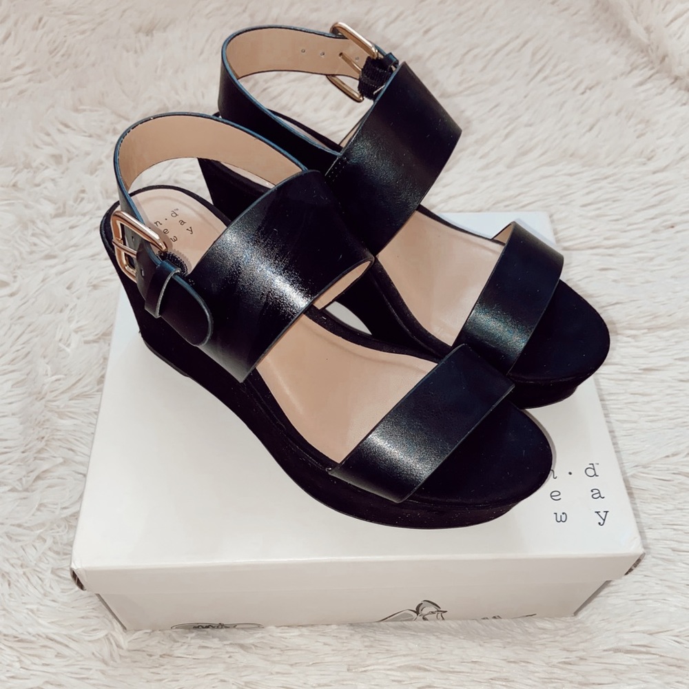 Black Wedges